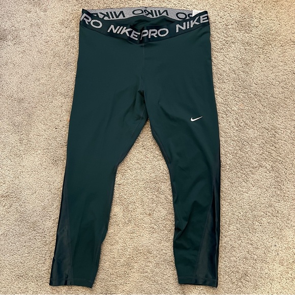 Nike Pro Mid-Rise 7/8 Leggings - Picture 3 of 10
